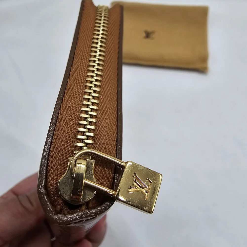 Louis Vuitton compact wallet - SOLD🥳 - Picture 2 of 9